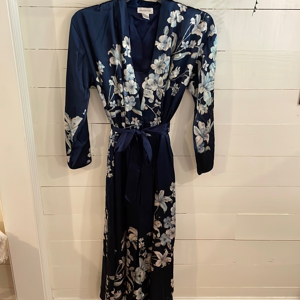 Jones New York Navy Floral Gown and Robe Set; Robe is Med; Gown is Large